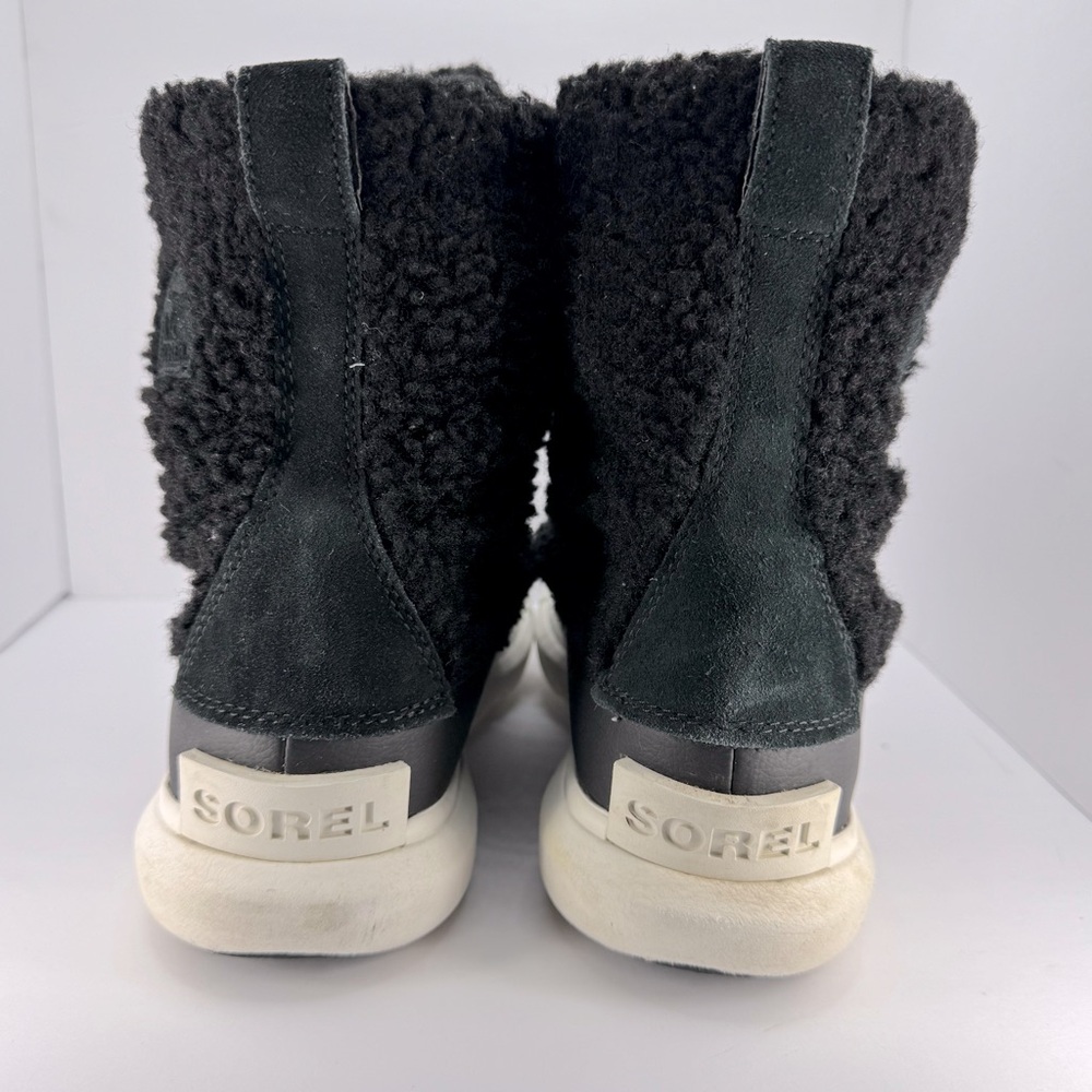 Sorel Faux Fur Explorers With leather Trim SZ 7 Color Black & White. - Picture 3 of 9
